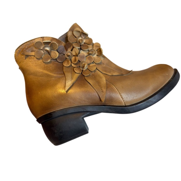 Socofy Handmade Leather Booties - Picture 5 of 11